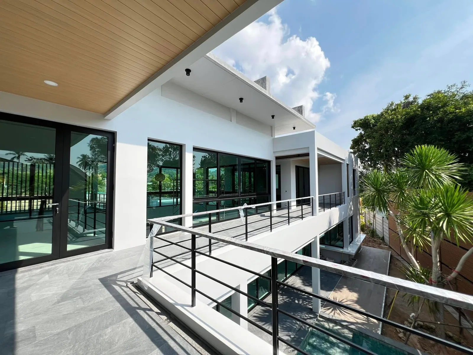 Baan Komuth 3