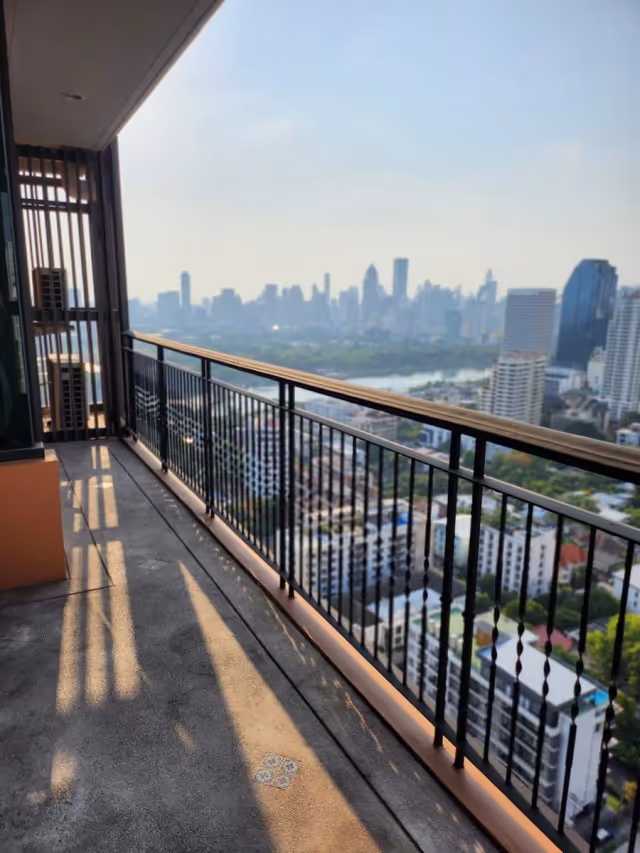 Aguston Sukhumvit 22