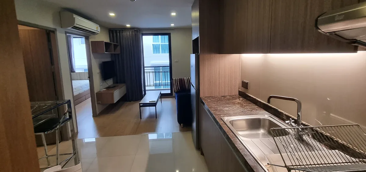 Art Thonglor 25 4