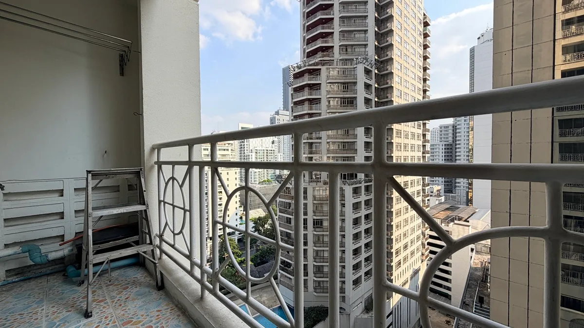 Asoke Place 3