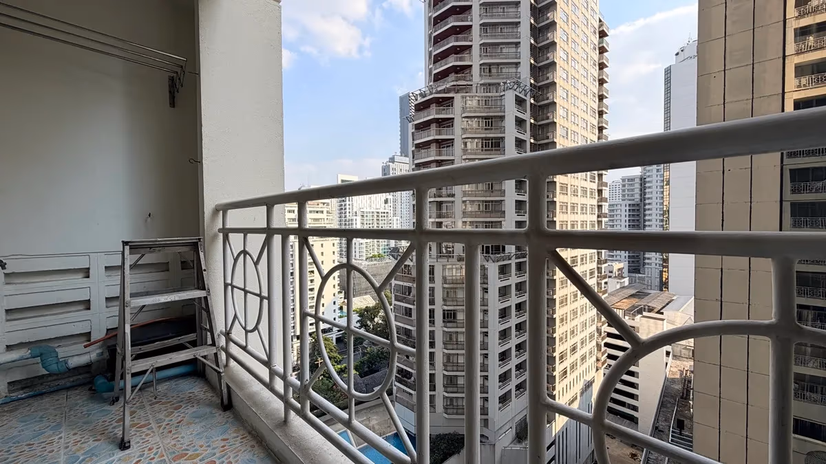 Asoke Place 3
