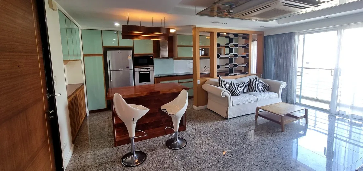 Avenue Sukhumvit 61 4