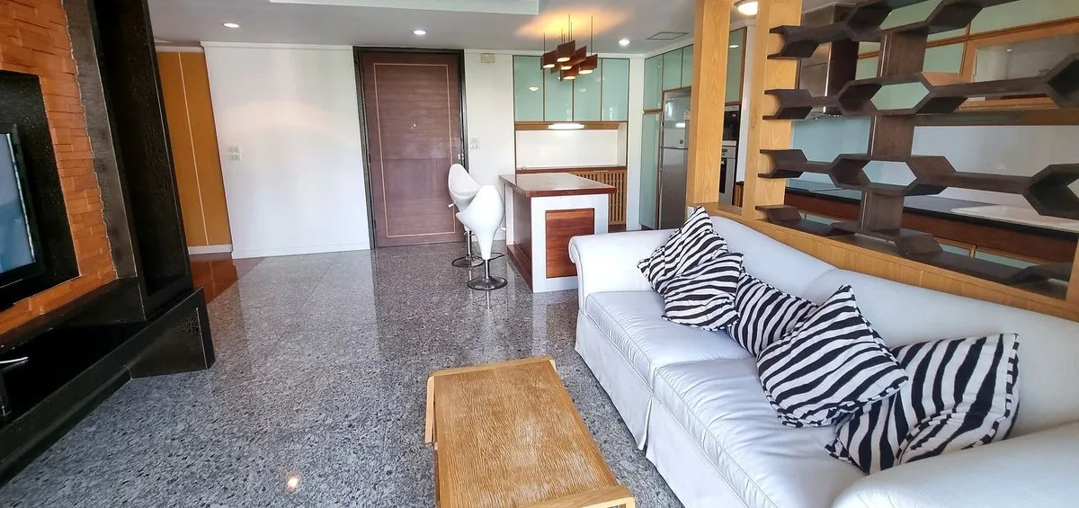 Avenue Sukhumvit 61 6
