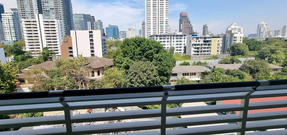 Avenue Sukhumvit 61 2