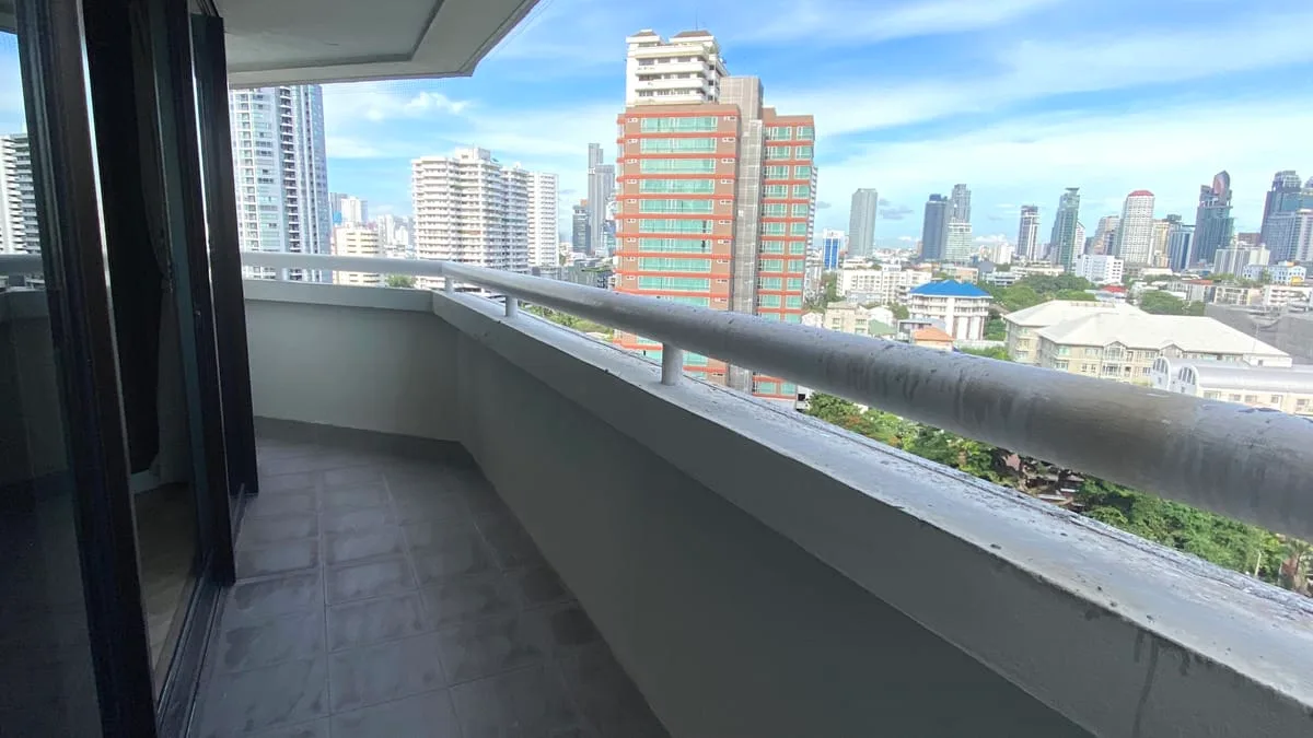 Baan Suanpetch Sukhumvit 39 3