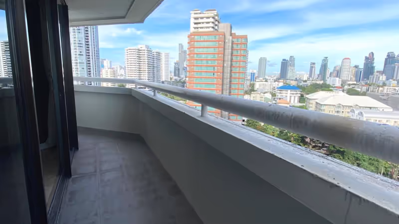 Baan Suanpetch Sukhumvit 39 3