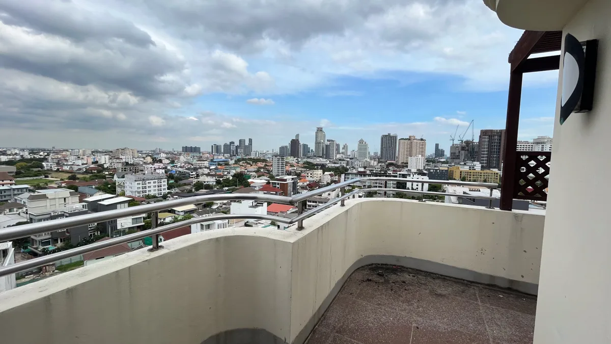 Beverly Hills Mansion Ekkamai 2