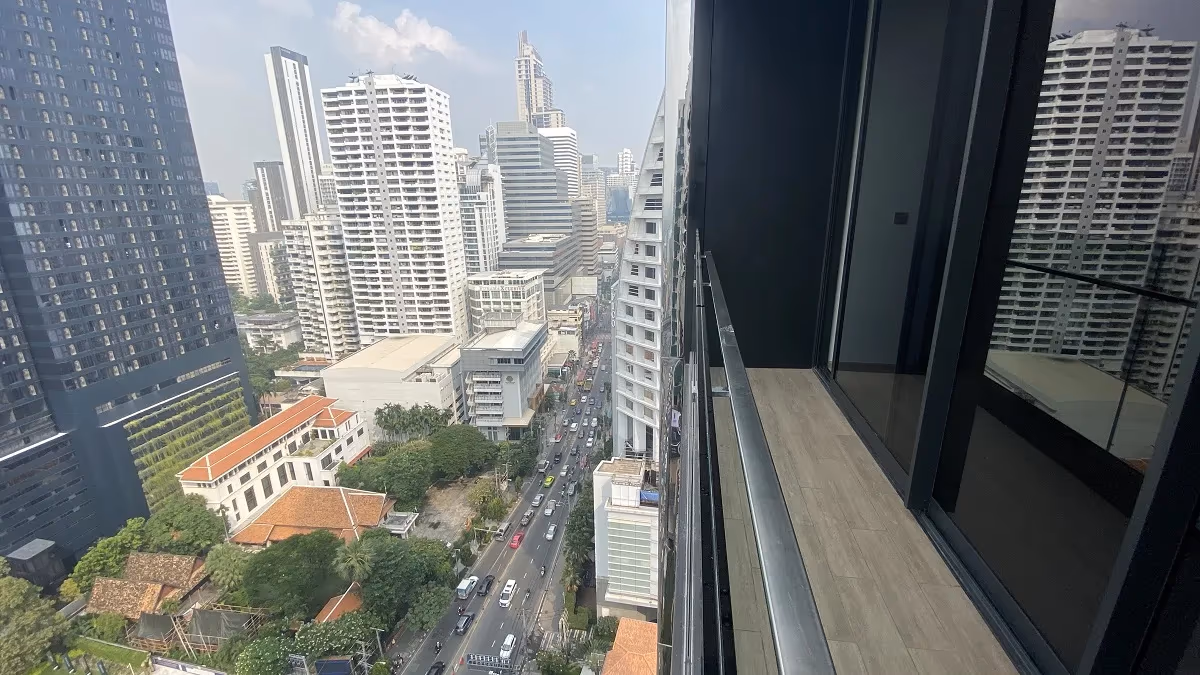 Celes Asoke Sukhumvit 21 3