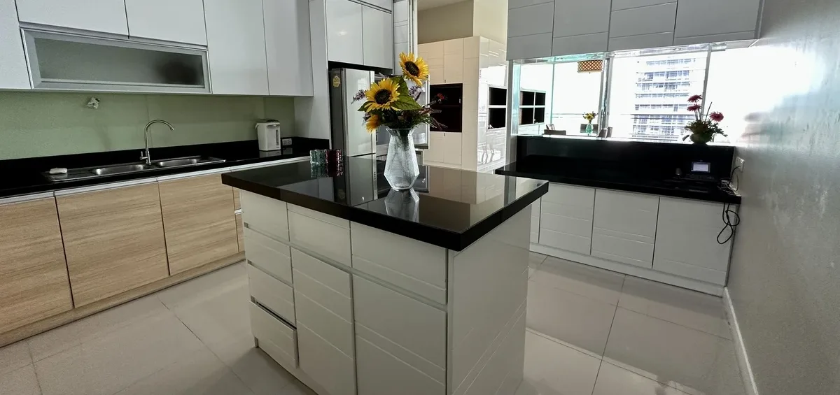Circle Condominium 9