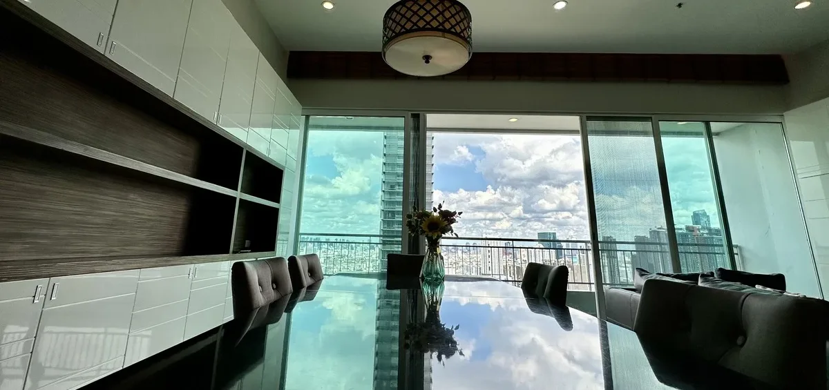Circle Condominium 8