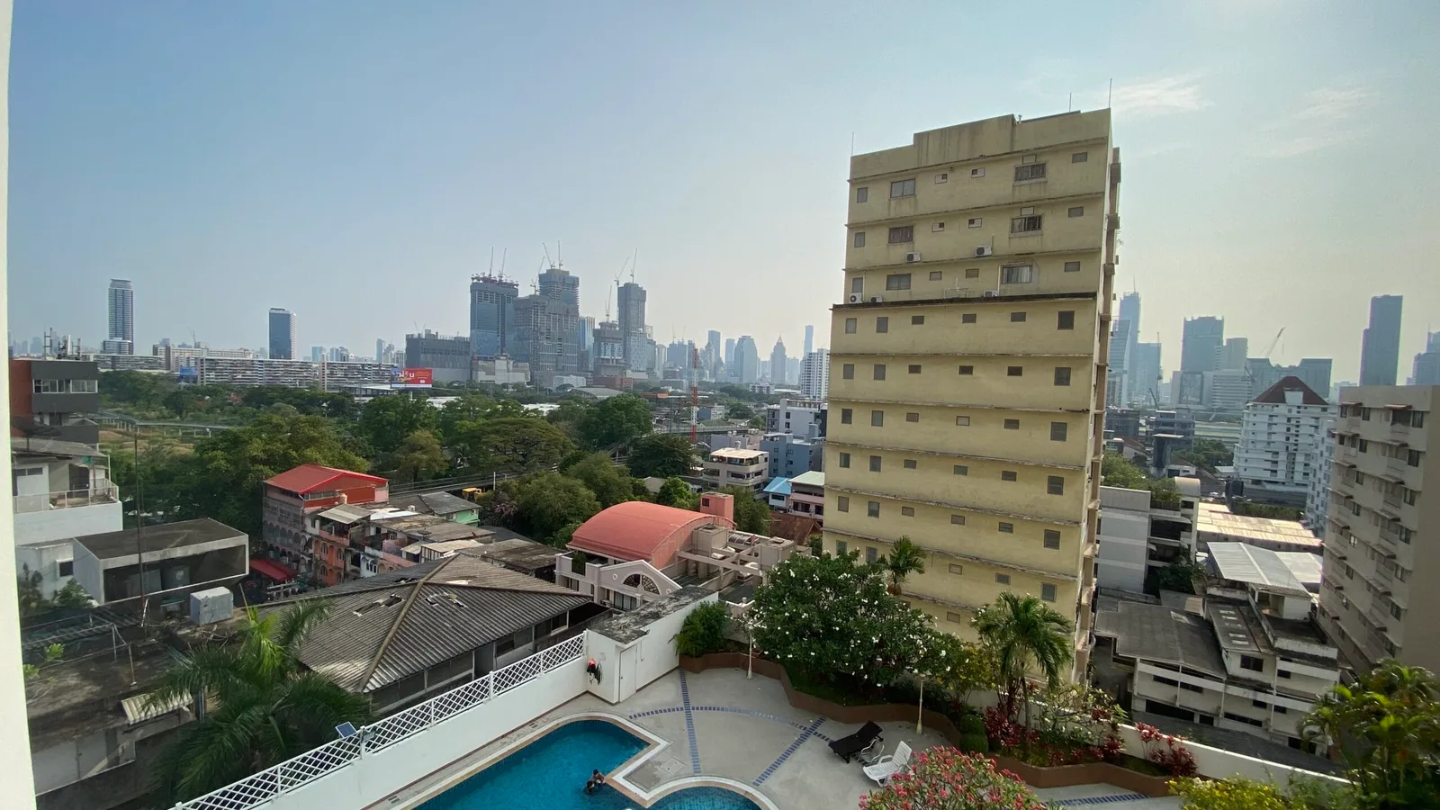 Crystal Garden Sukhumvit 4 8