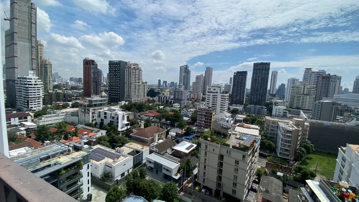 Edge Sukhumvit 23 12