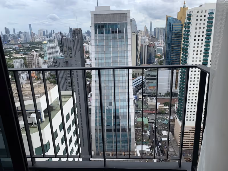 Edge Sukhumvit 23 6