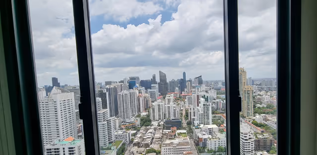 Edge Sukhumvit 23