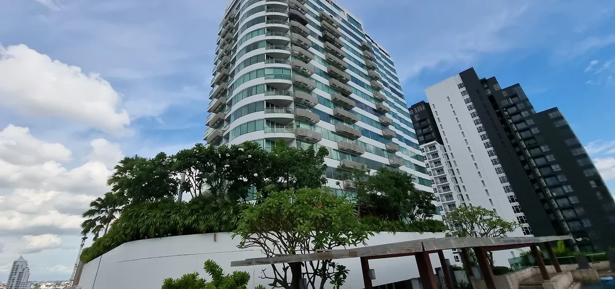 Eight Thonglor Residence 3