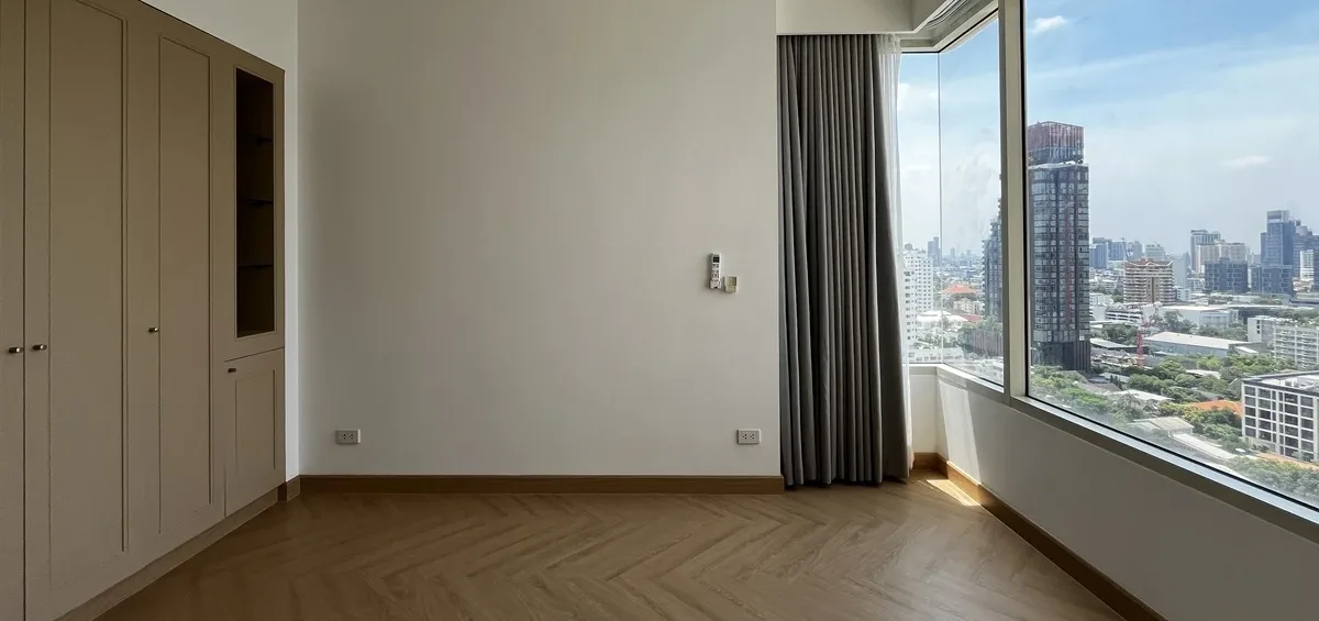 Hampton Thonglor 10 8