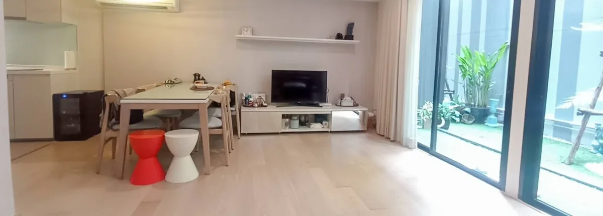 LIV@49 12