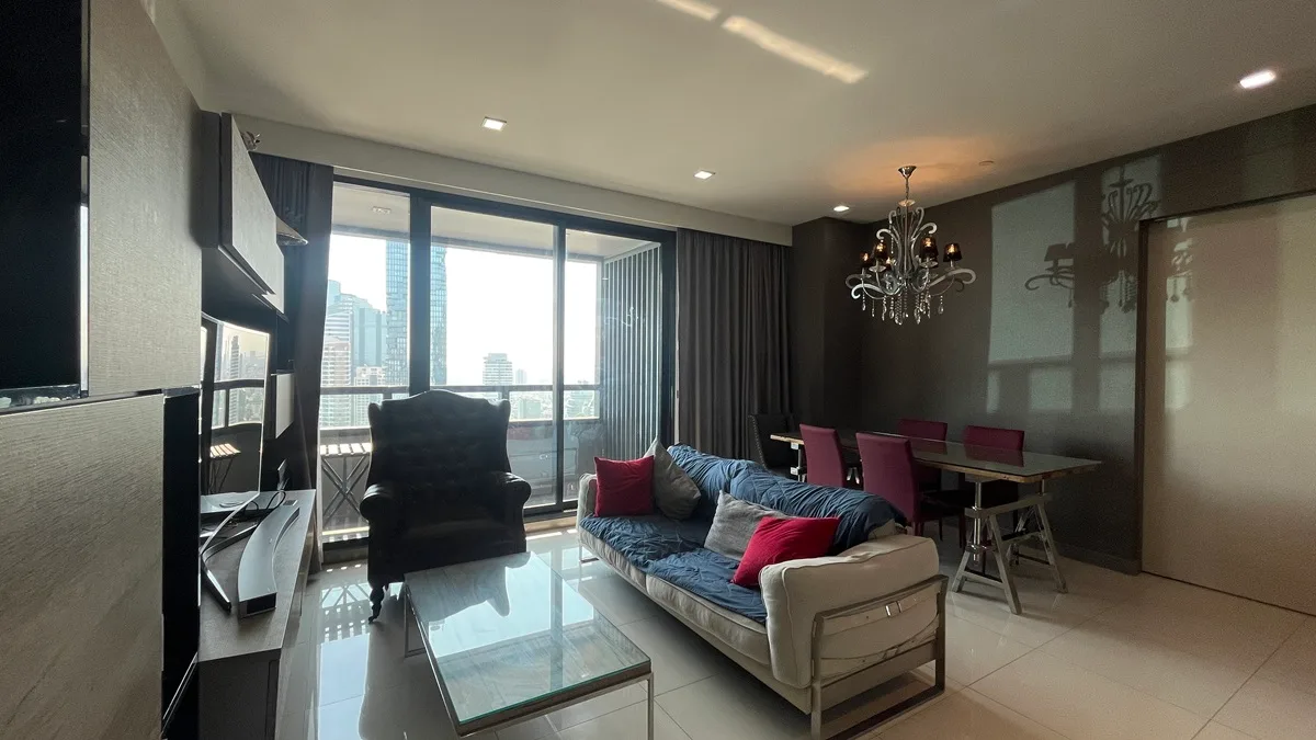 M Silom 10