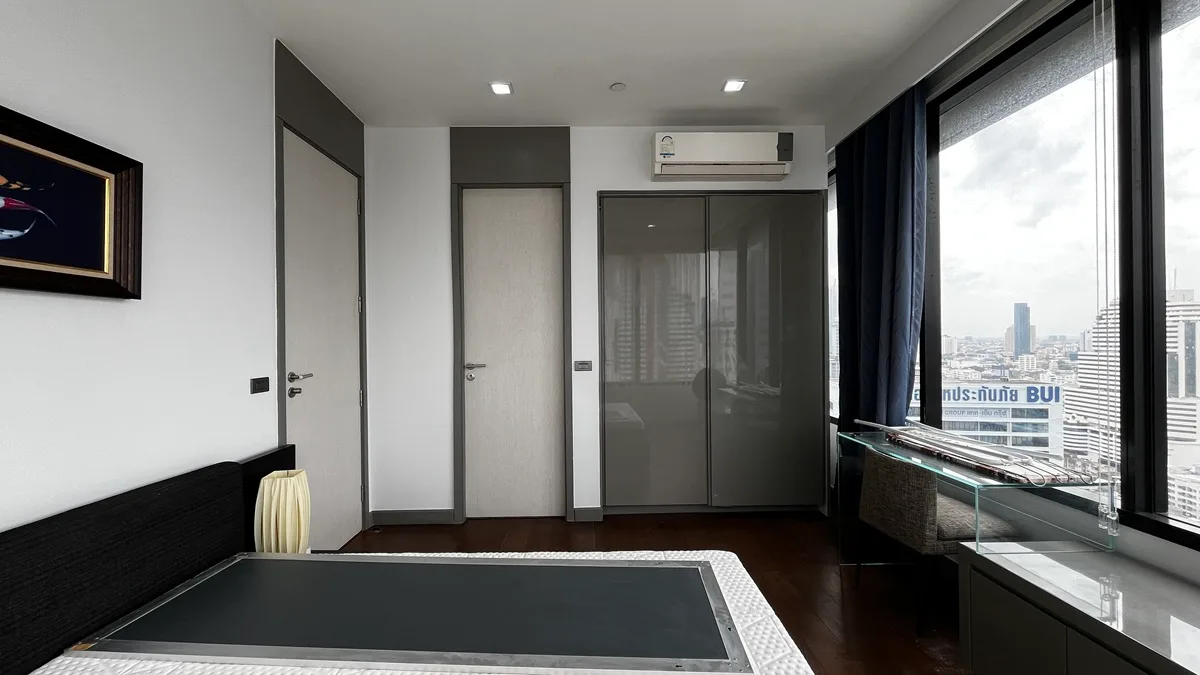 M Silom 6