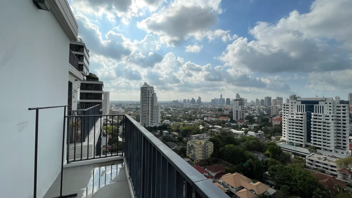 M Thonglor 10 Ekkamai 3