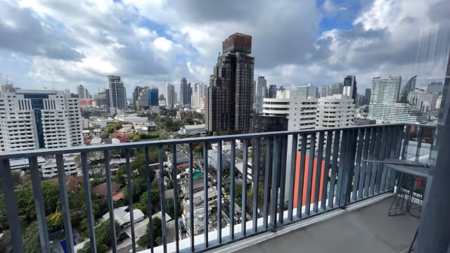 M Thonglor 10 Ekkamai