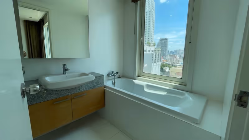 Manhattan Chidlom 3