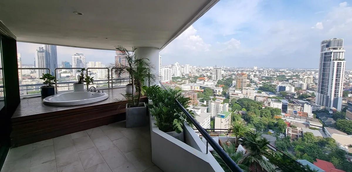 Moon Tower Sukhumvit 59 9