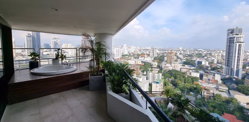 Moon Tower Sukhumvit 59 9