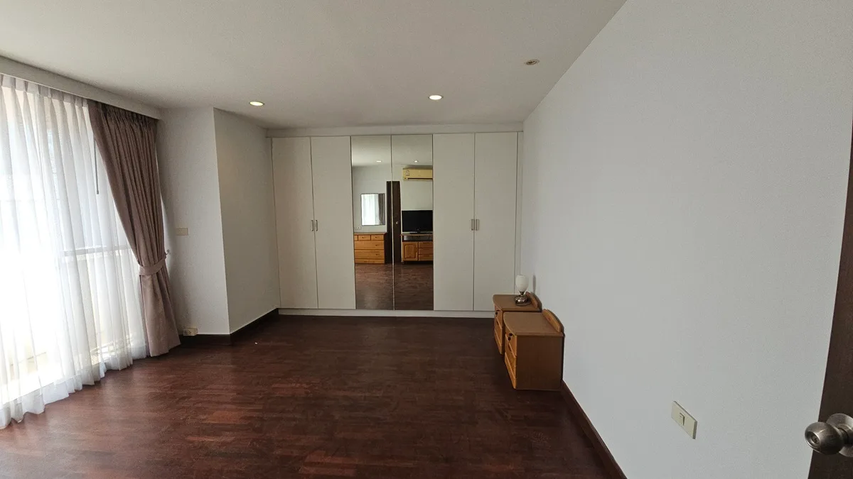 Newton Tower Sukhumvit 6 8