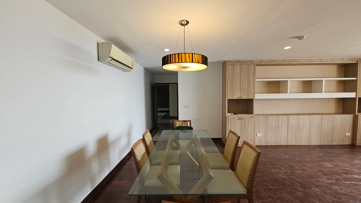 Newton Tower Sukhumvit 6 12