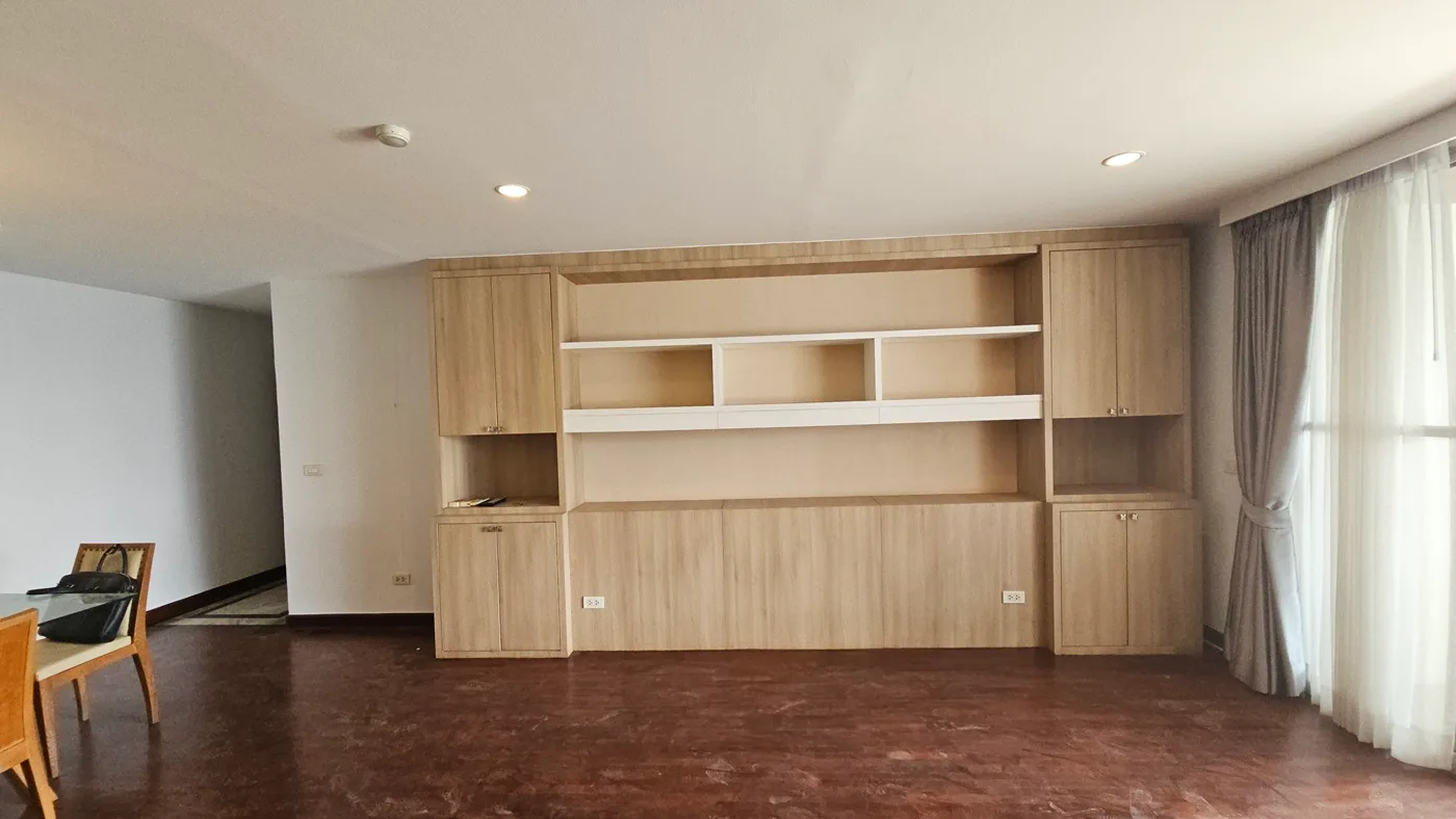 Newton Tower Sukhumvit 6 7