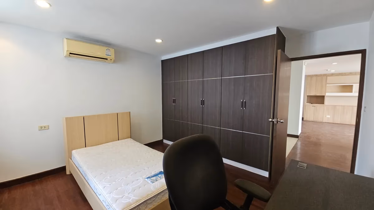 Newton Tower Sukhumvit 6 3