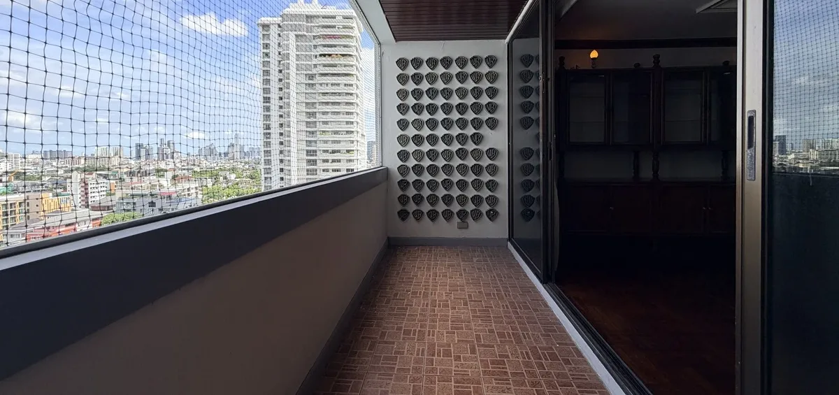 Oriental Towers Ekkamai 12 3