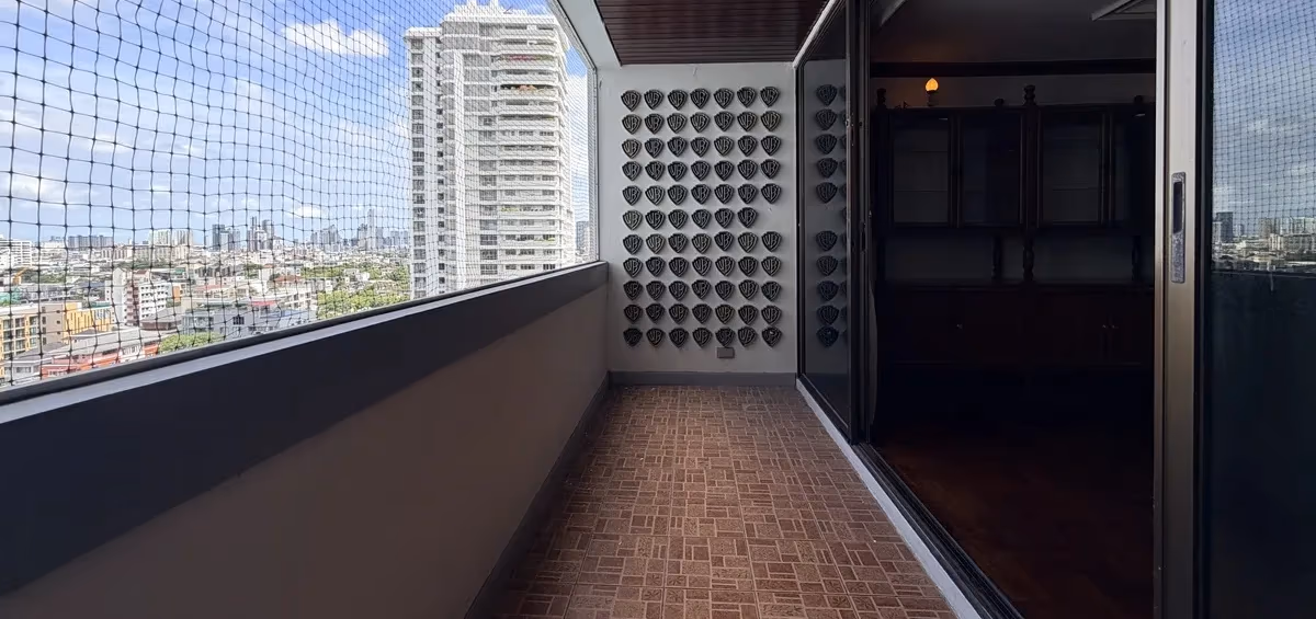 Oriental Towers Ekkamai 12 3