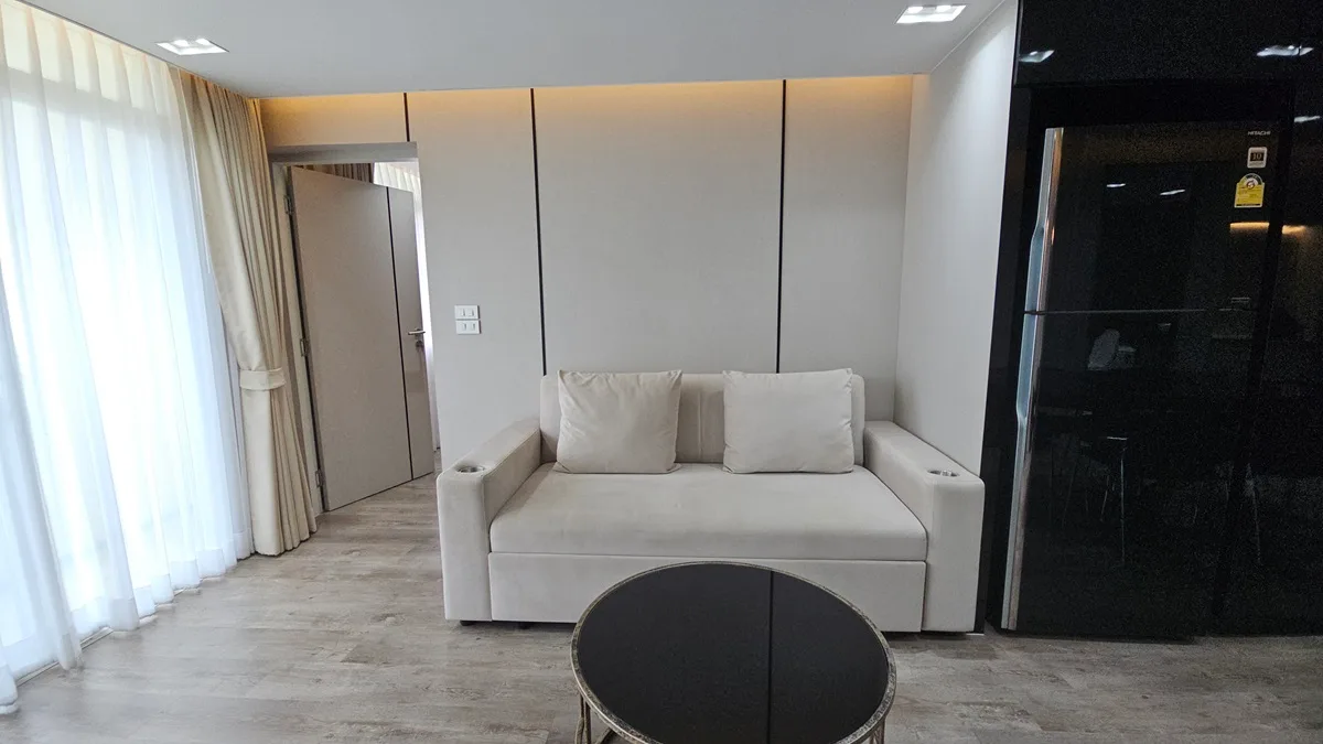 Pabhada Silom 4