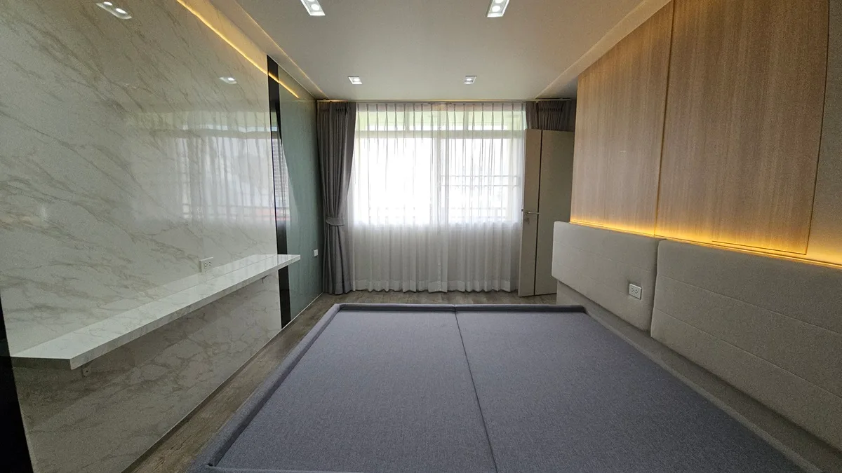 Pabhada Silom 9
