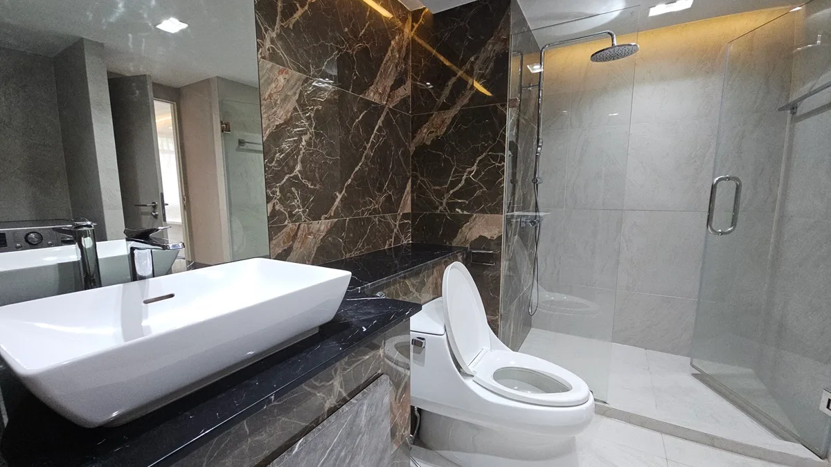 Pabhada Silom 6