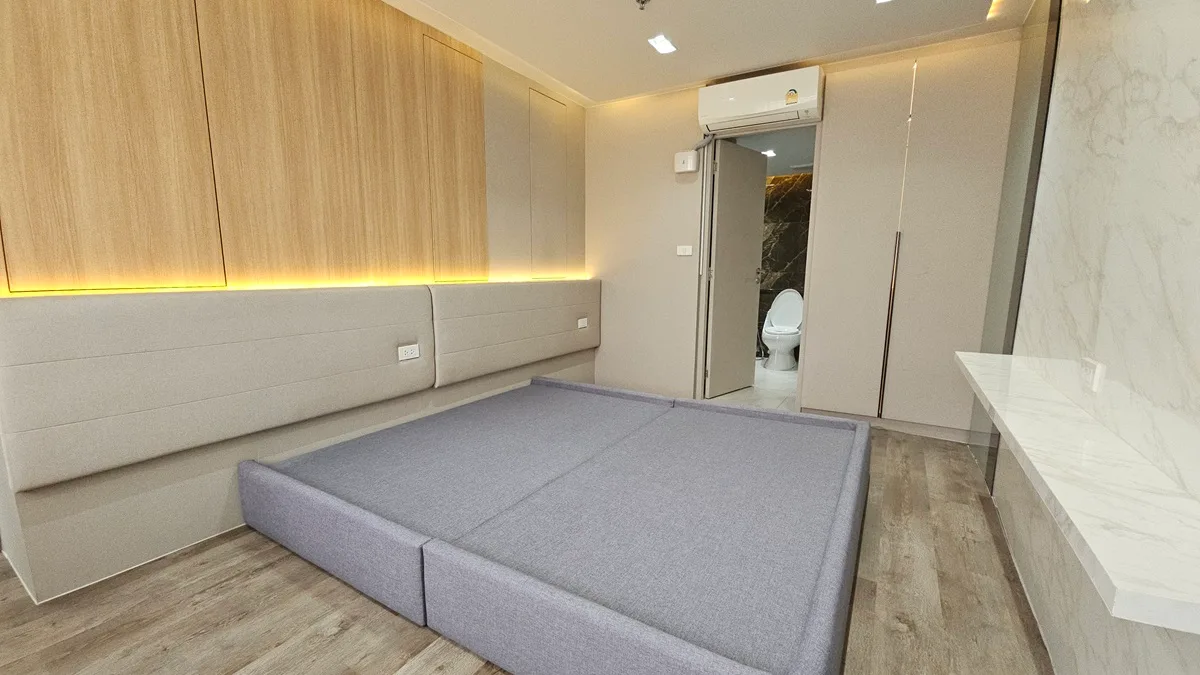 Pabhada Silom 8