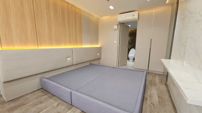Pabhada Silom 8