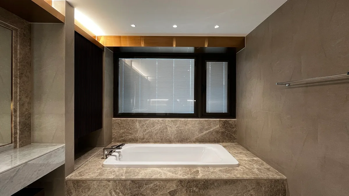 Ploenchit Terrace 8