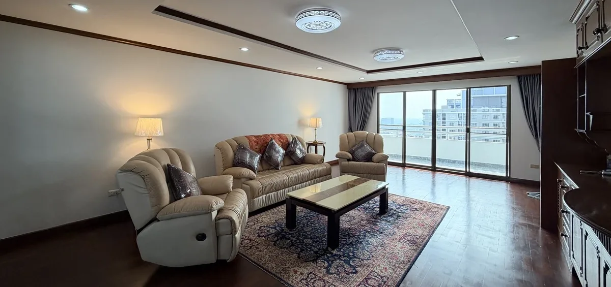 Regent on the Park 1 4