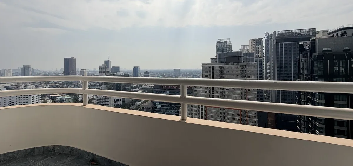 Regent on the Park 1 3