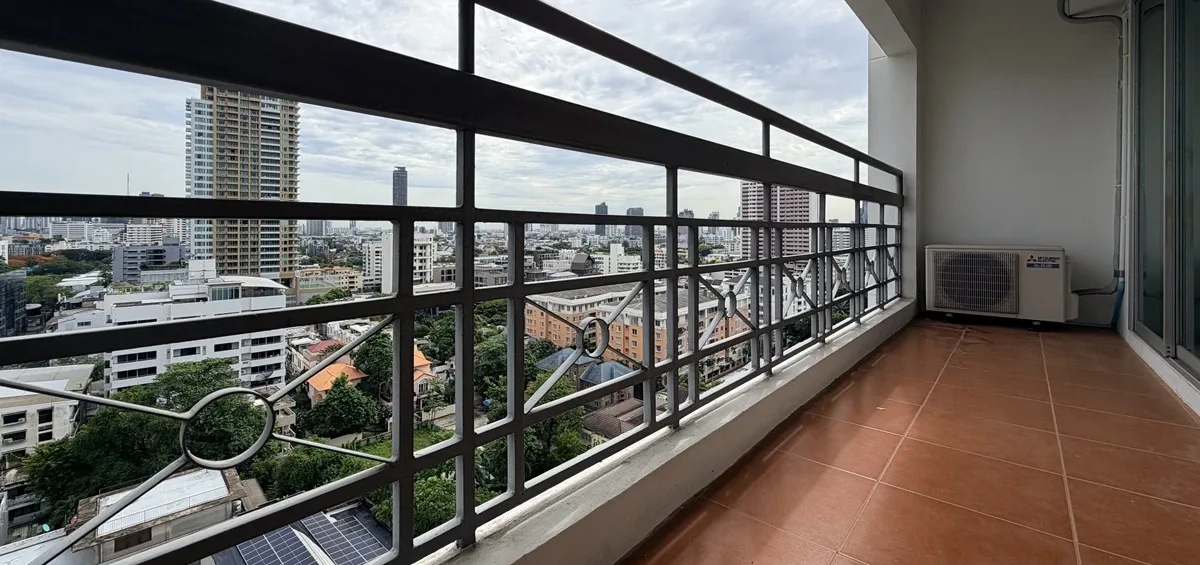 Royal Castle Sukhumvit 39 4