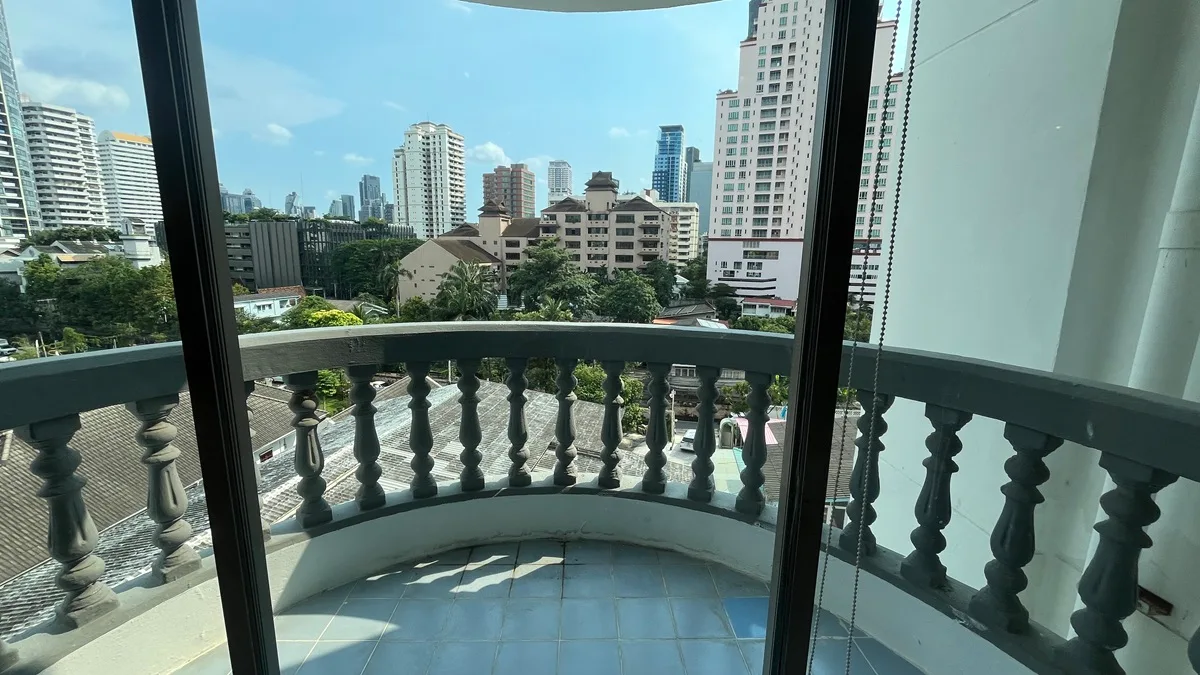 Royal Castle Sukhumvit 39 10