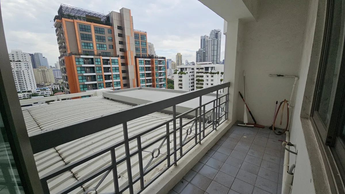 Royal Castle Sukhumvit 39 12