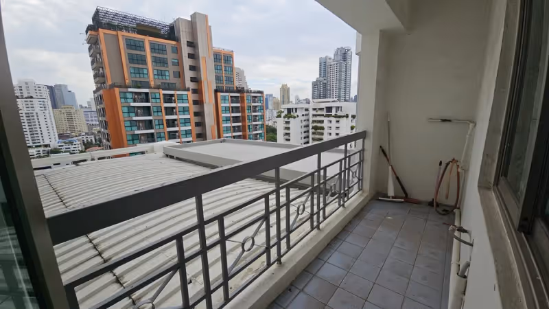 Royal Castle Sukhumvit 39 12