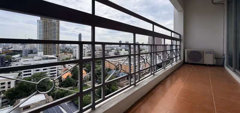 Royal Castle Sukhumvit 39 4
