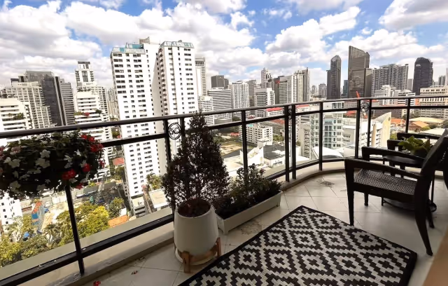 Royce Private Residences Sukhumvit 31