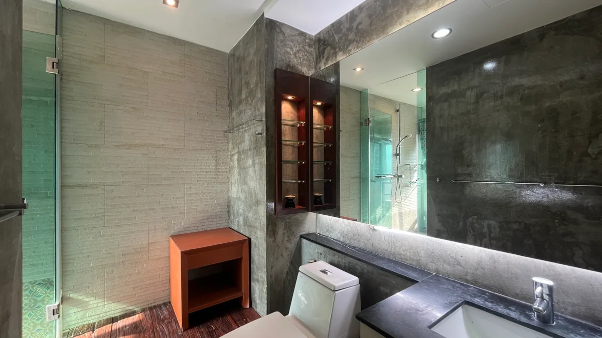 Sathorn Gardens 12