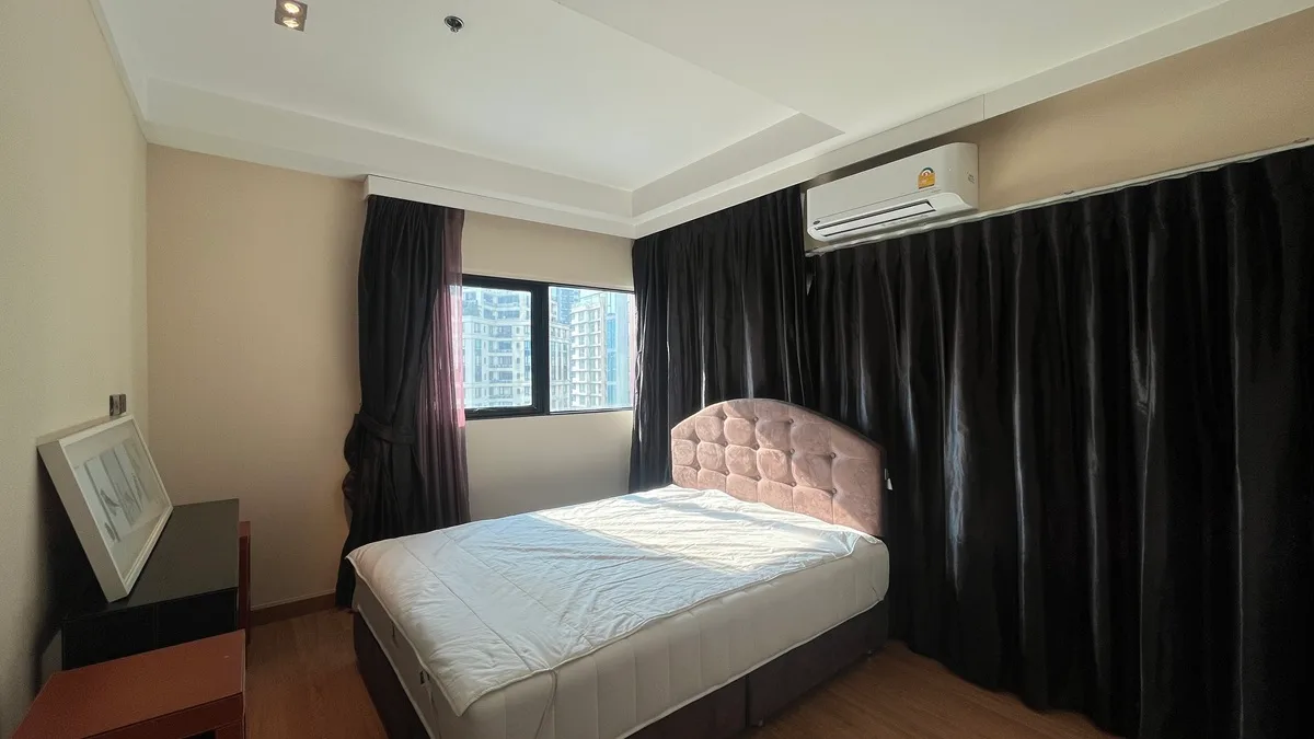 Sathorn Gardens 10